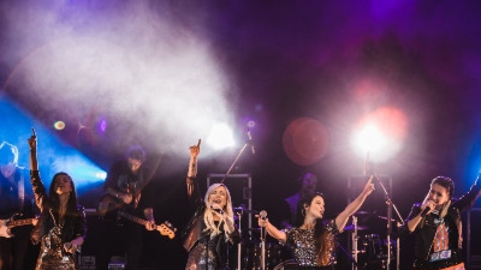 Концертът #1 на Поли Генова се превърна във впечатляващо мини турне | StandartNews.com