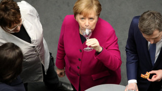 Меркел - най-могъщата жена на света, която сама пазарува в магазина