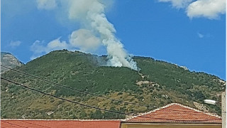 Голям пожар в Балкана над Карлово. 40 души се борят