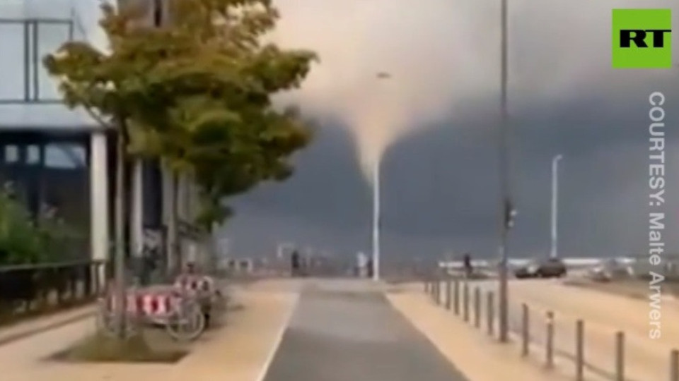 Шок. Торнадо вилнее на морето в Германия | StandartNews.com