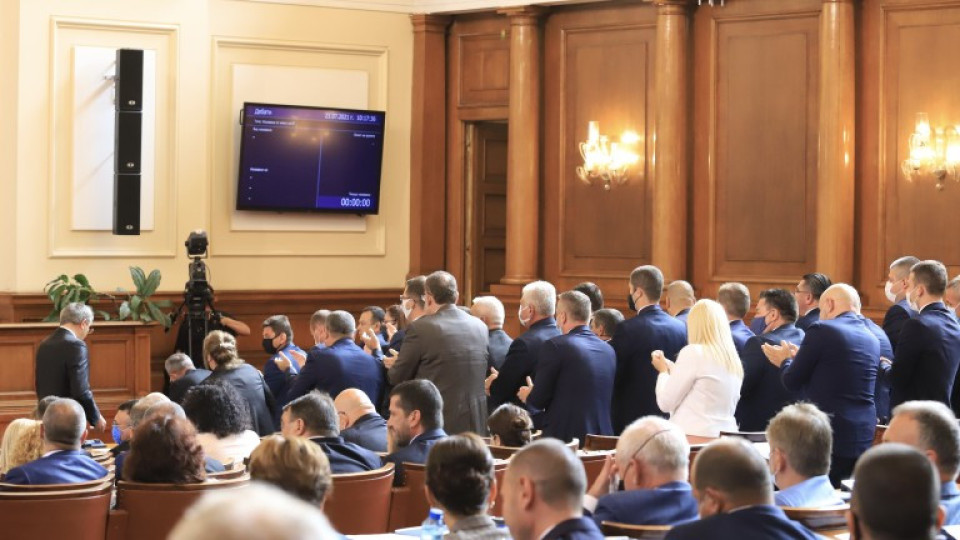 В 46-тия парламент: Малко работиха, но взеха над 3 млн. субсидия | StandartNews.com