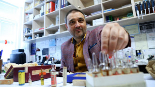 Готова е българската ковид ваксина, търсят кой да я произвежда