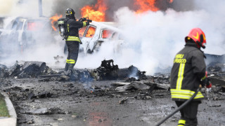 Самолет падна до метро. 8 загинали