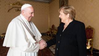 За финал. Меркел се сбогува с папата