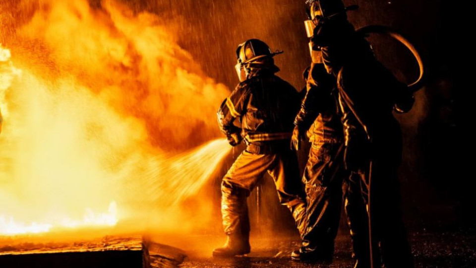 След пожара в Рояк: Евакуират оцелелите в Аспарухово | StandartNews.com