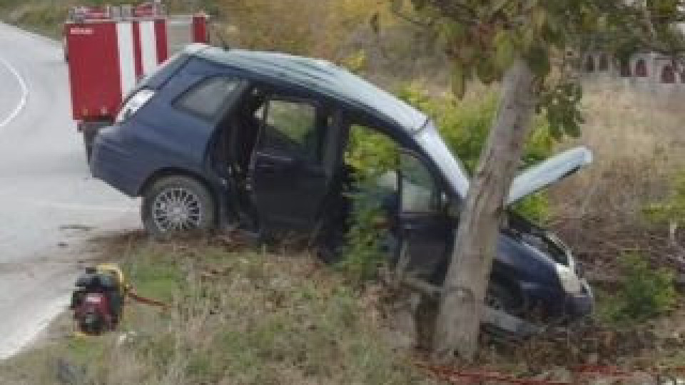 Трагедия на пътя, мъж загина след сблъсък между кола и автобус | StandartNews.com