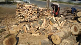 Нов удар: Няма дърва и пелети, цените летят