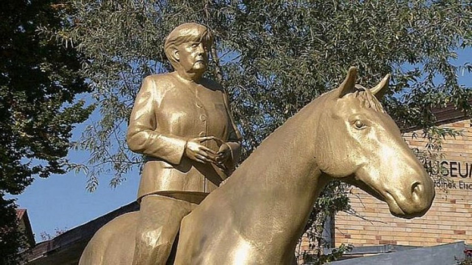 Нов паметник - Меркел на кон. Германия се изуми | StandartNews.com
