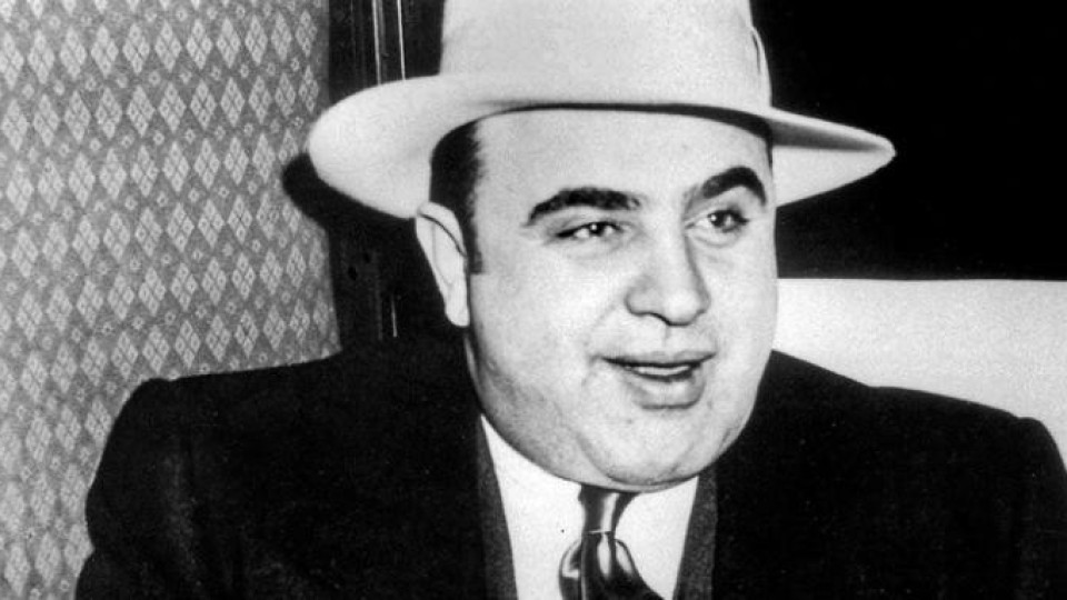 На този ден: Босът Капоне тръгва към затвора за неплатени данъци | StandartNews.com