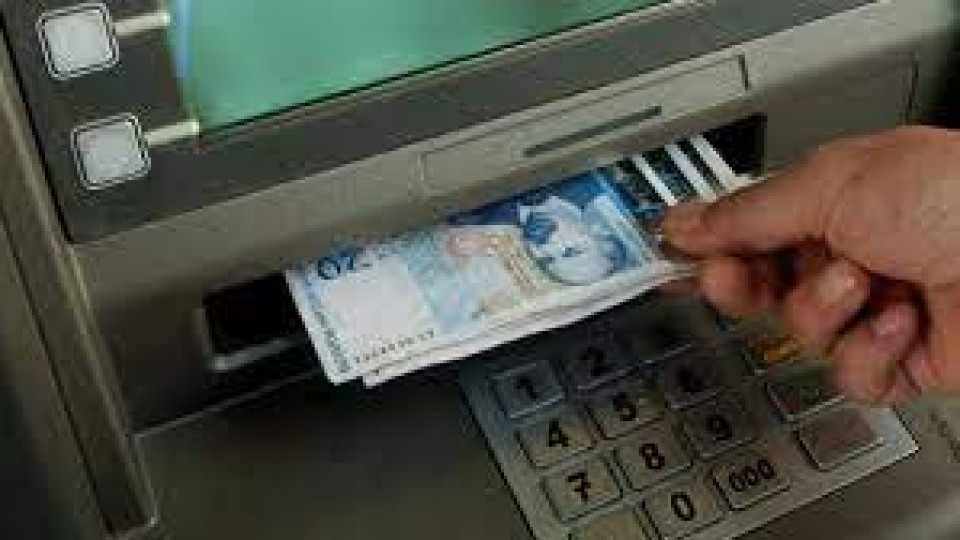 От 1 януари: Банкоматът ще щипе такси и от пенсиите | StandartNews.com