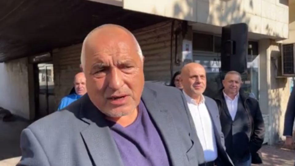 Посрещнаха с ругатни Борисов в Дупница | StandartNews.com