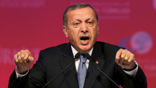 Сривът на турската лира хвърлил Ердоган в отчаян ход