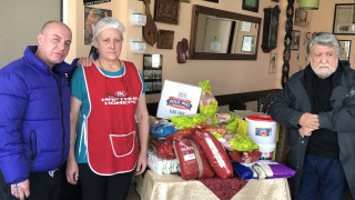 Вежди Рашидов дари храни за благотворителна кухня