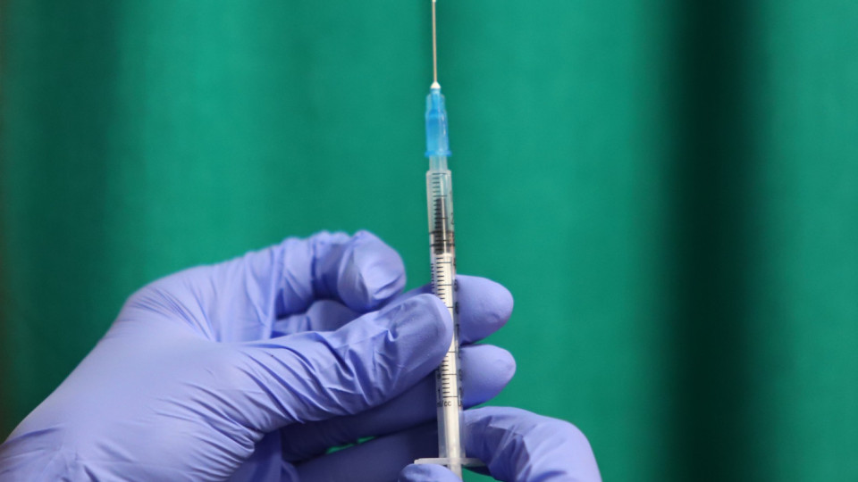 Обявиха какви са страничните реакции от ваксините | StandartNews.com