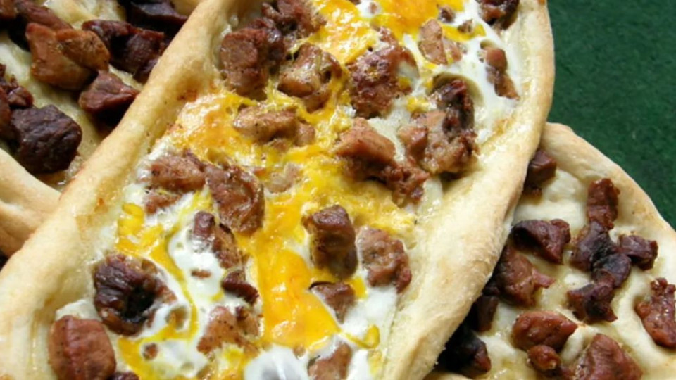 Македонската пица със свинско се казва Пастърмайлия | StandartNews.com