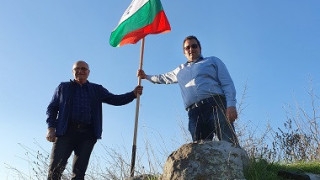 НФСБ издигна трибагреника над кулата, дала името на Бургас