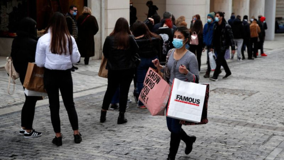 Гърците се наредиха на опашки, магазините се хванаха за главата | StandartNews.com