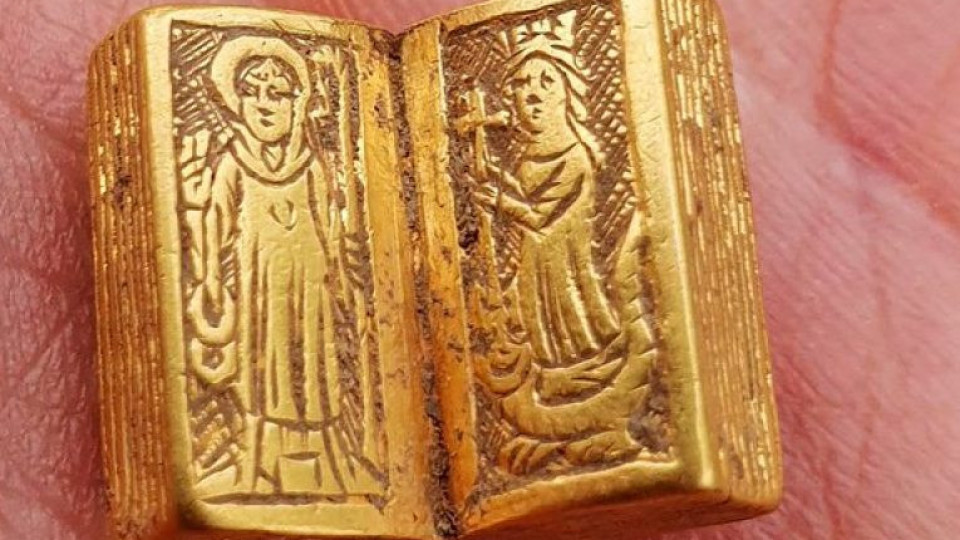 Намериха уникална златна библия. На коя кралица е? | StandartNews.com