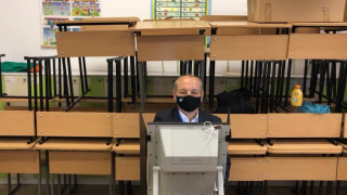 Ахмед Доган гласува първи