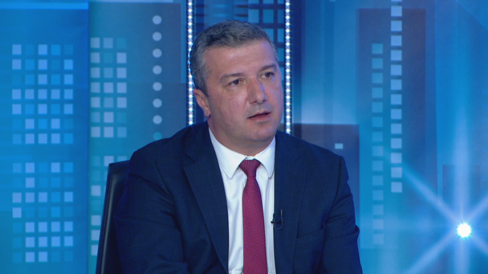 Драгомир Стойнев: Oт този институционален скандал страдат гражданите | StandartNews.com