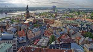 В Латвия разрешиха уволнения на неваксинирани