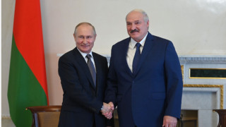 Путин се загрижи за бежанците, какво се разбра с Лукашенко и Макрон