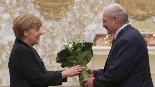 Меркел се чу с Лукашенко, Качински гневен! Какво се разбраха