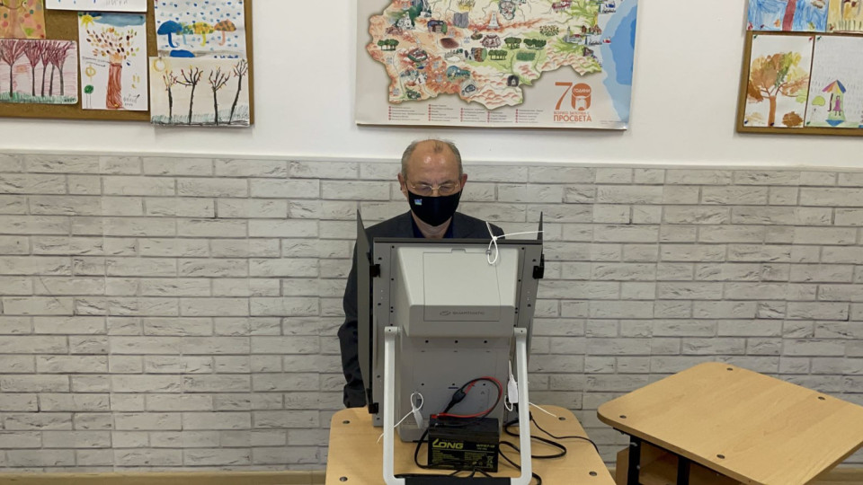 Ахмед Доган даде първи гласа си за балотажа | StandartNews.com