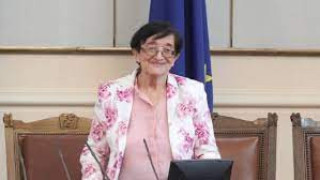 Мика Зайкова пребори ковид, работи по бюджета