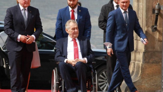 Чехия остава без правителство, президентът в болница с ковид