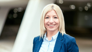 Депутатка на Хр. Иванов минира преговорите. Симпатизанти я навикаха