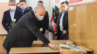 Илхан Кючюк почете паметта на децата, загинали на "Струма" (ВИДЕО)