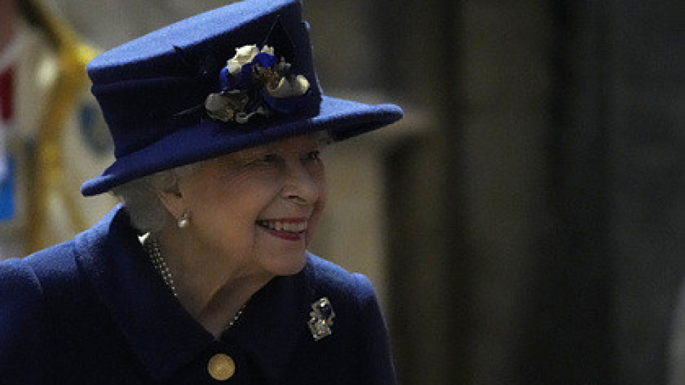 Кой може да разговаря с кралицата по личния й телефон | StandartNews.com