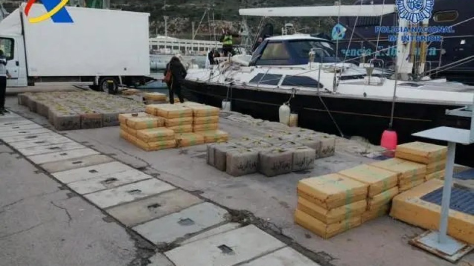 Закопчаха двама българи на яхта с 5 тона хашиш | StandartNews.com