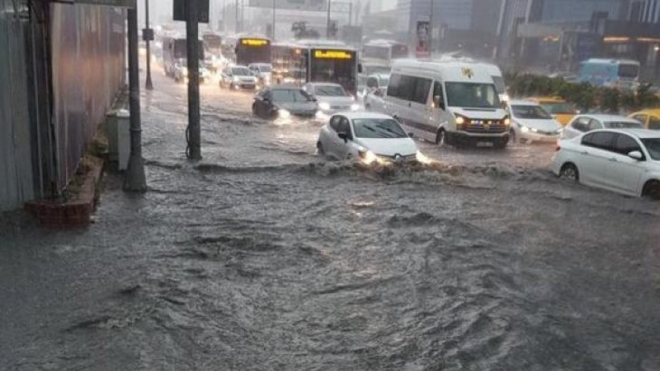 Ужас в Истанбул. Потоп помете мегаполиса | StandartNews.com