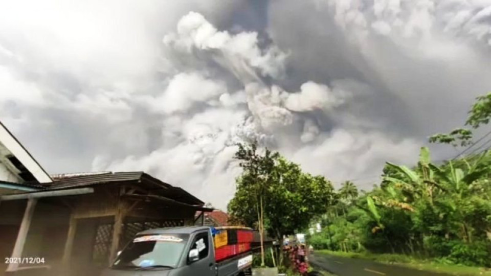 13 загинали след изригване на вулкан | StandartNews.com