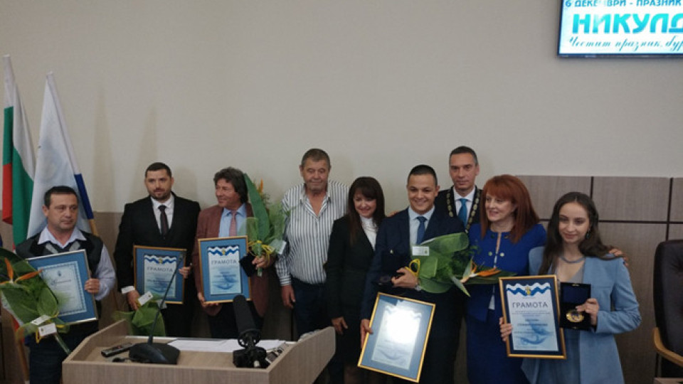 Ето ги новите почетни граждани на Бургас | StandartNews.com