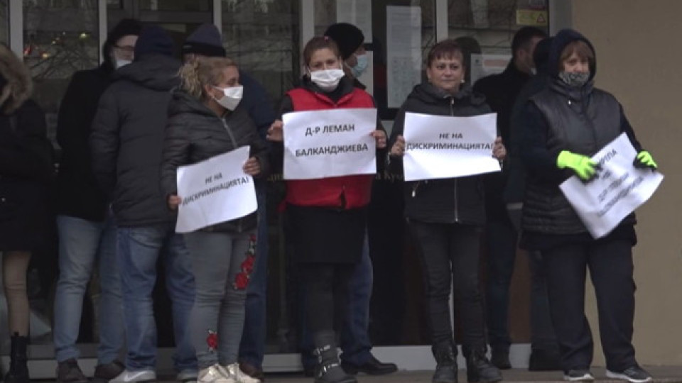Протести и оставки заради болницата на Лили Иванова | StandartNews.com