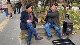 Анди Гарсия изненада уличен музикант в София! Реакцията! ВИДЕО