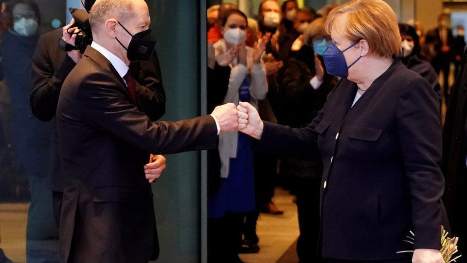 Меркел с предупреждение към Шолц при предаването на властта | StandartNews.com