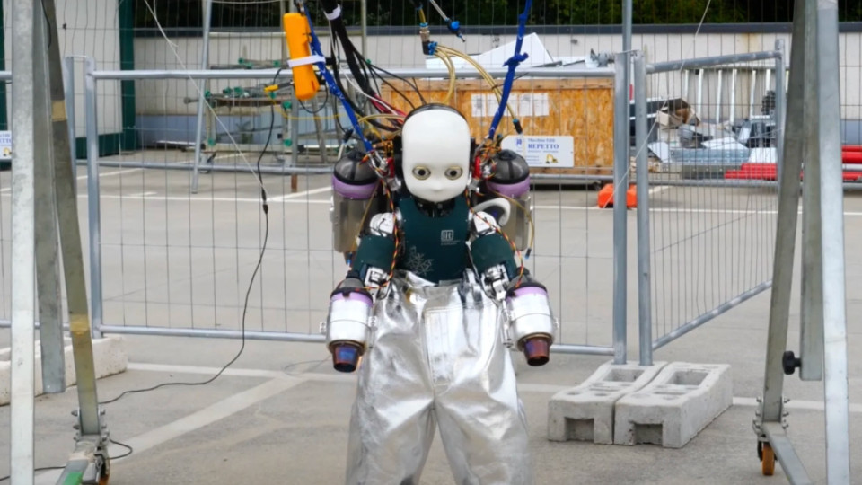 Учени създадоха робот, който ще може да лети като Железния човек | StandartNews.com