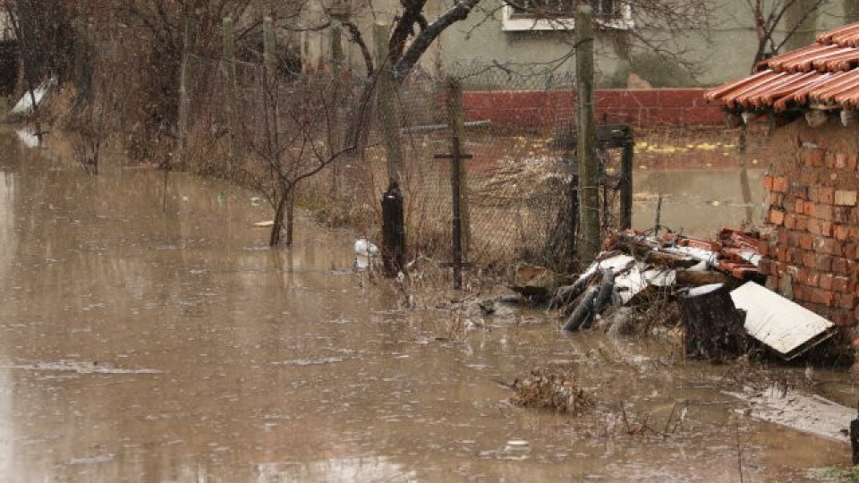 Бедствие в Рудозем и Неделино. Преляха две реки (СНИМКИ) | StandartNews.com