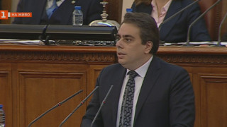 Асен Василев с две обещания