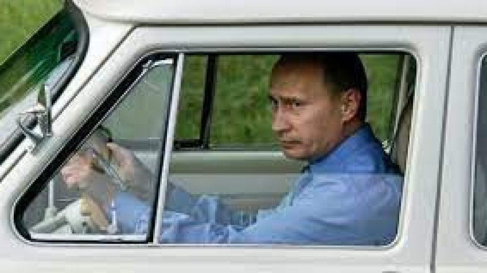 Путин разкри какво е трябвало да прави, за да оцелее през 90-те | StandartNews.com