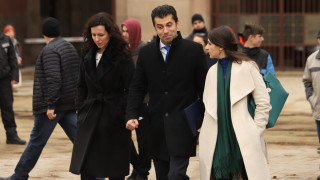 Близки до Кирил Петков депутатки подават оставки. Защо?