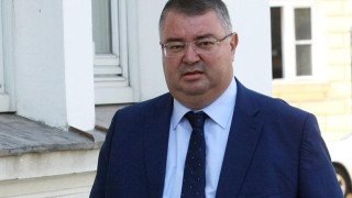 Шефът на НОИ обясни колко ще се вдигнат пенсиите