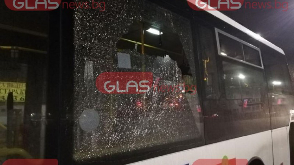 Пълна лудост: Стрелят по автобуси на градския транспорт в Пловдив | StandartNews.com