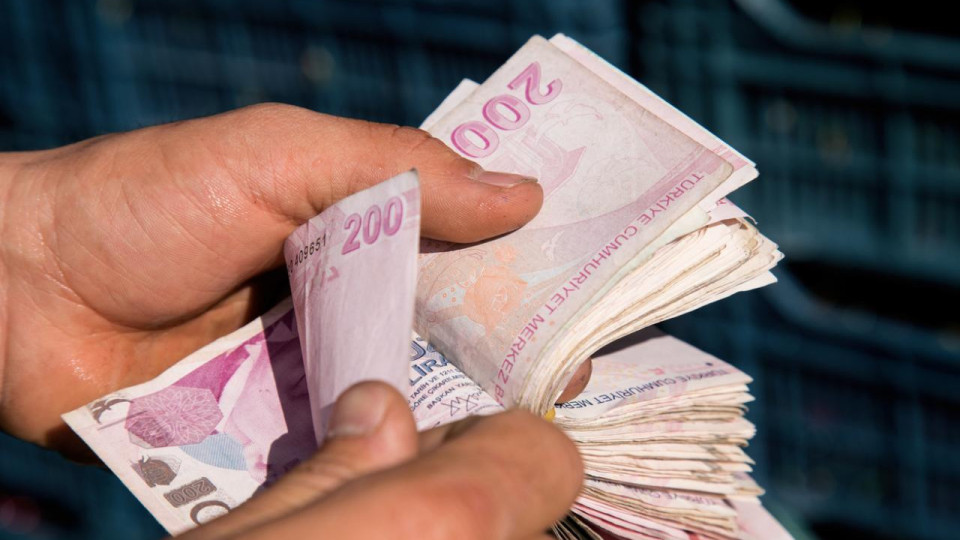 Ердоган вдига минималната заплата с цели 50% | StandartNews.com
