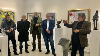 Магичен камък и вино за юбилея на Вежди
