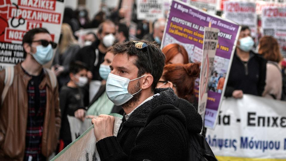 Гърците се хванаха за иконите. Какво ги мъчи за празниците? | StandartNews.com